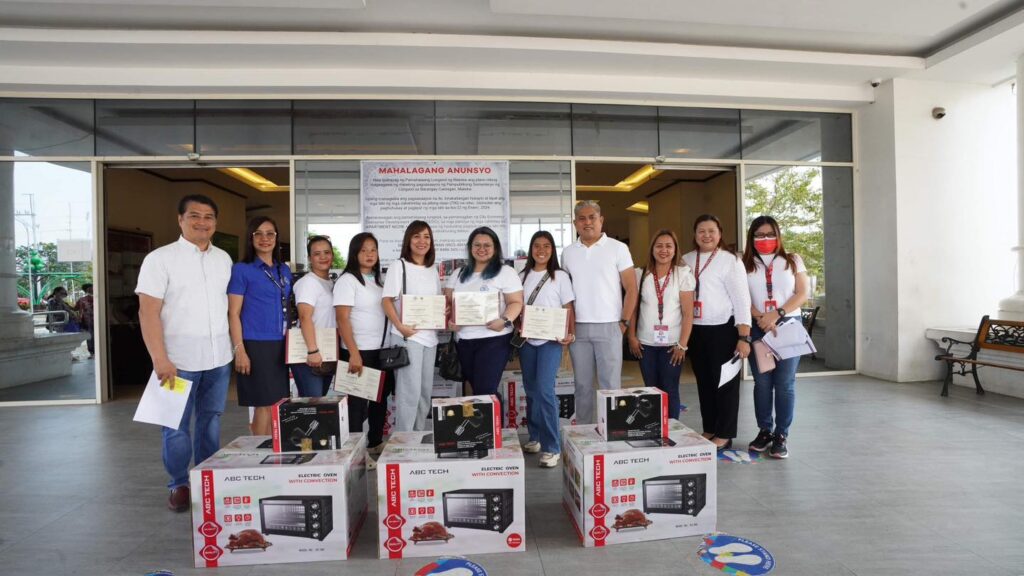25 Malolenyong nagsipagtapos ng Bread and Pastry Production NC II, binigyan ng Tool Kits at Certificates noong ika-19 ng Marso 2024.